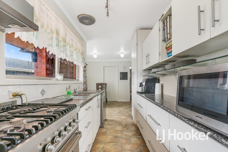 Photo - 27 Hallam Road, Hampton Park VIC 3976 - Image 5