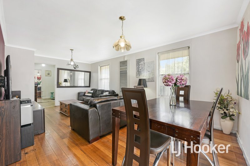 Photo - 27 Hallam Road, Hampton Park VIC 3976 - Image 6