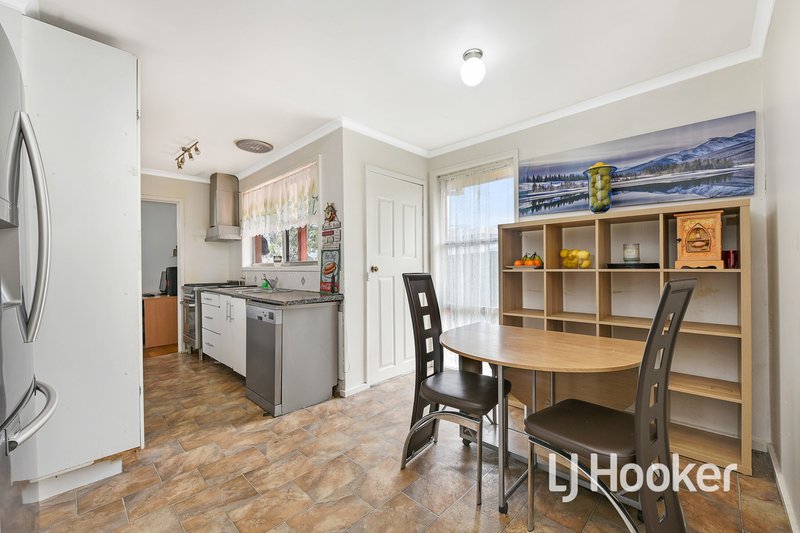 Photo - 27 Hallam Road, Hampton Park VIC 3976 - Image 7