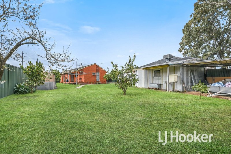 Photo - 27 Hallam Road, Hampton Park VIC 3976 - Image 15