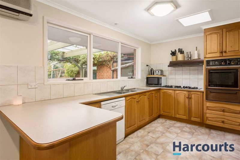 Photo - 27 Harmsworth Avenue, Wantirna VIC 3152 - Image 6