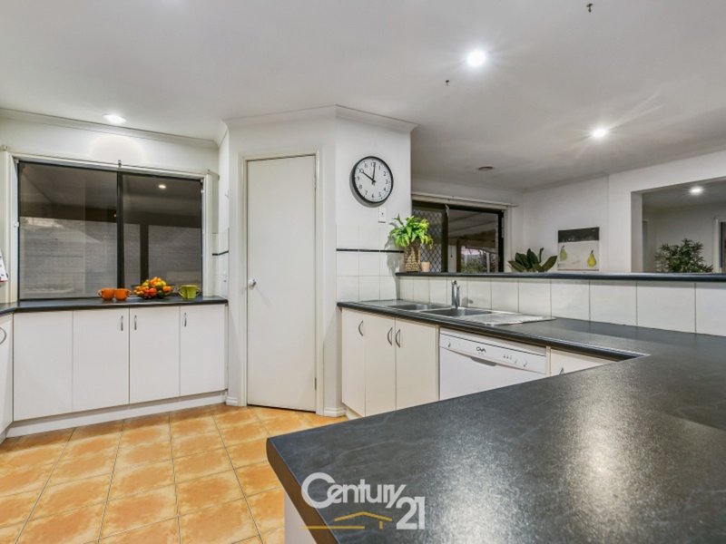 Photo - 27 Harness Place, Pakenham VIC 3810 - Image 3