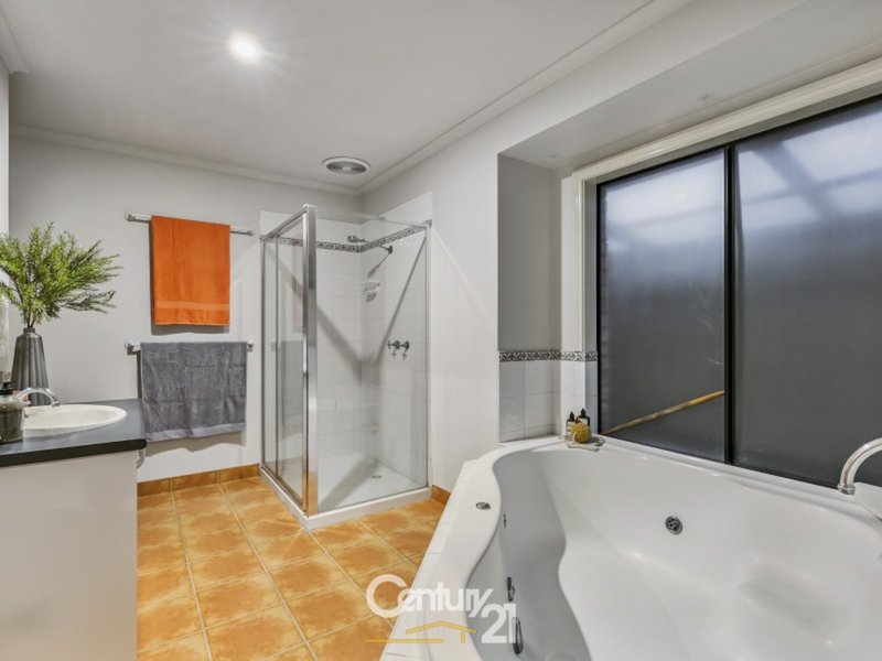 Photo - 27 Harness Place, Pakenham VIC 3810 - Image 7