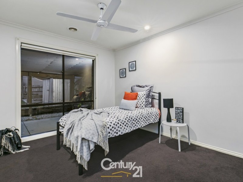 Photo - 27 Harness Place, Pakenham VIC 3810 - Image 8