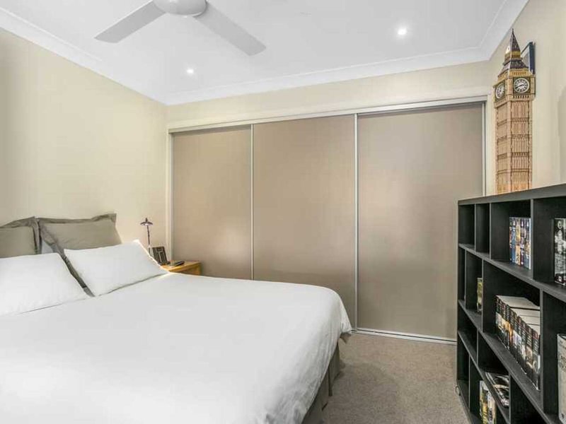 Photo - 27 Hastings Crescent, Carrara QLD 4211 - Image 13