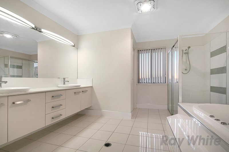 Photo - 27 Hatia Place, Kuraby QLD 4112 - Image 11