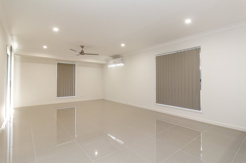 Photo - 27 Haven Drive, Holmview QLD 4207 - Image 11