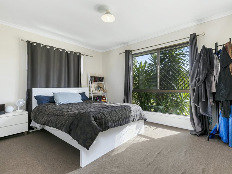 Photo - 27 Hawaii Crescent, Banksia Beach QLD 4507 - Image 6