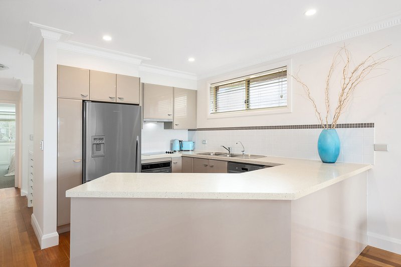 Photo - 27 Headland Road, North Curl Curl NSW 2099 - Image 2