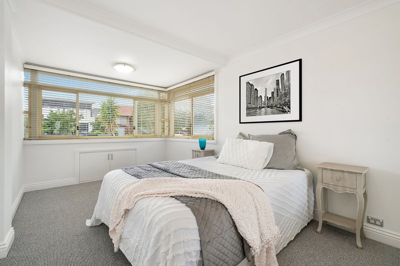 Photo - 27 Headland Road, North Curl Curl NSW 2099 - Image 3
