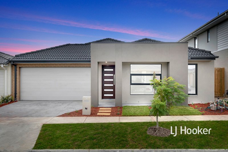 27 Hearthstone Circuit, Clyde North VIC 3978