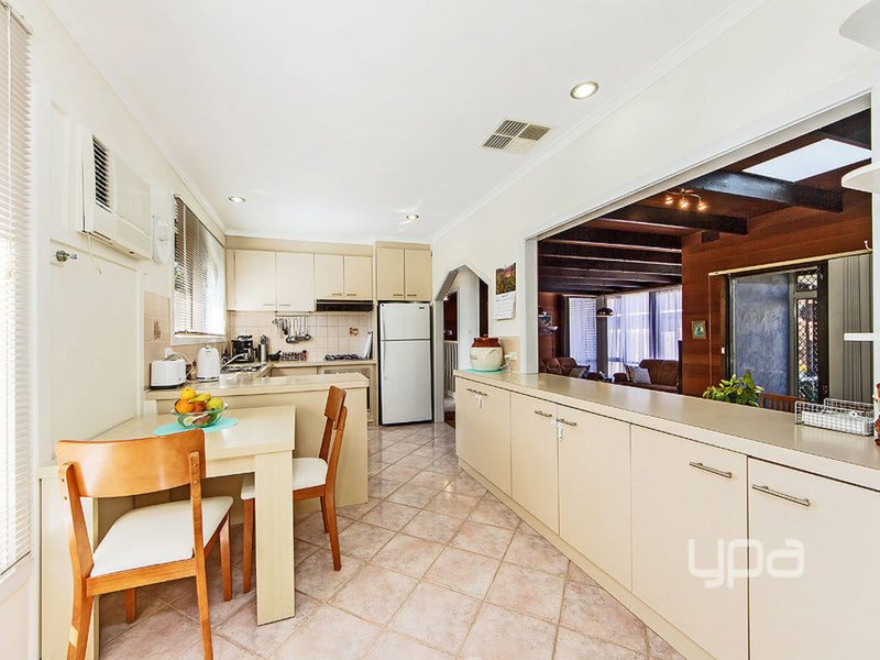 Photo - 27 Hedgeley Road, Kealba VIC 3021 - Image 5