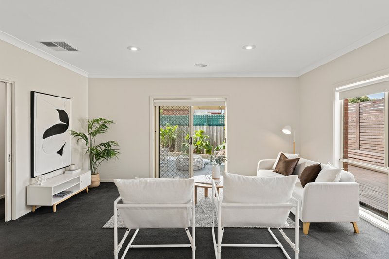 Photo - 2/7 Helmer Crescent, Thomson VIC 3219 - Image 6