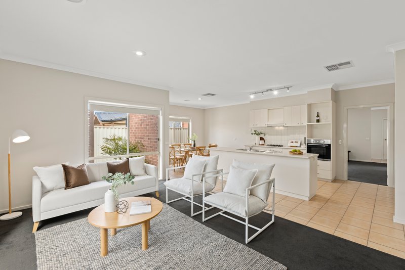 Photo - 2/7 Helmer Crescent, Thomson VIC 3219 - Image 8