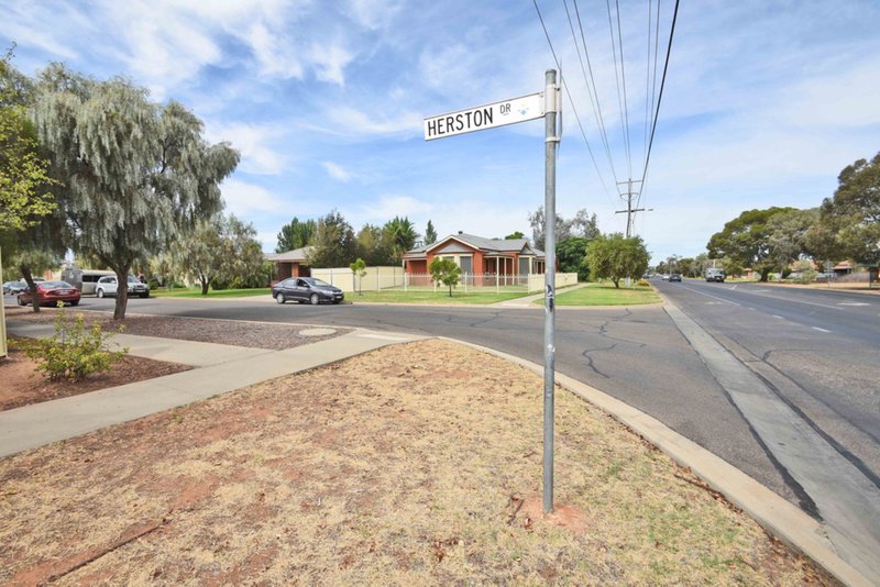 Photo - 27 Herston Drive, Mildura VIC 3500 - Image 2