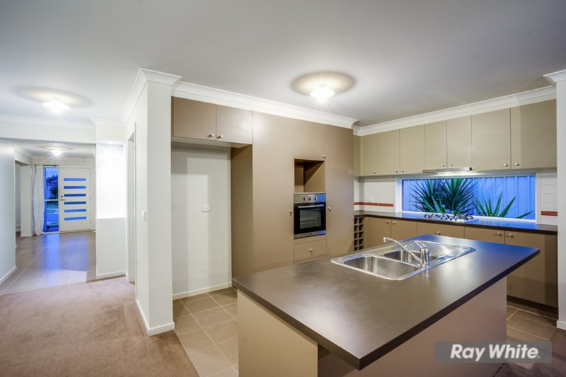 Photo - 27 Higgins Way, Truganina VIC 3029 - Image 3