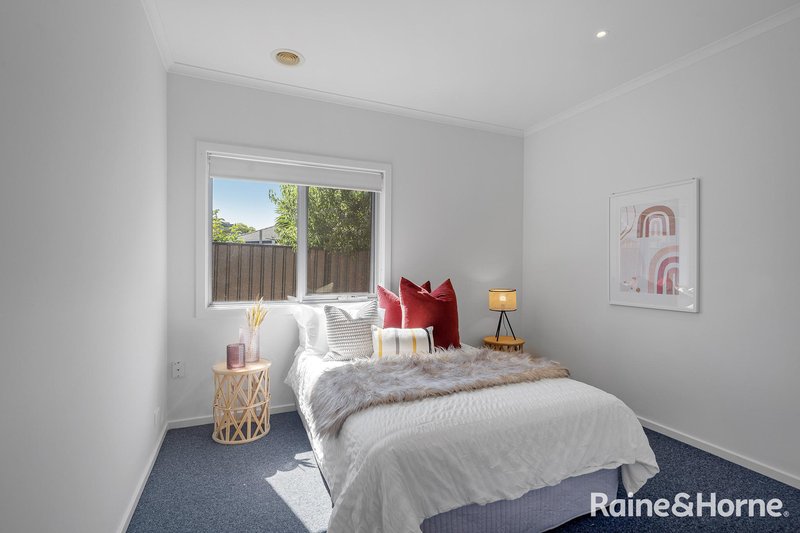 Photo - 27 Highbury Circuit, Craigieburn VIC 3064 - Image 20