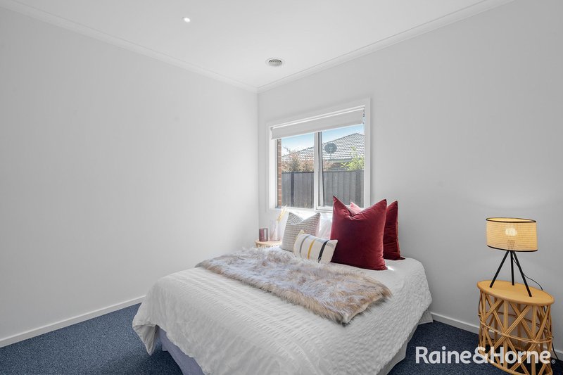 Photo - 27 Highbury Circuit, Craigieburn VIC 3064 - Image 21