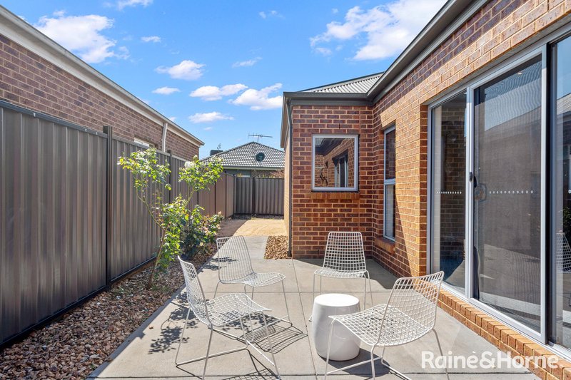 Photo - 27 Highbury Circuit, Craigieburn VIC 3064 - Image 27