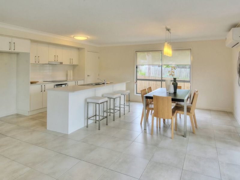 Photo - 27 Highcrest Drive, Browns Plains QLD 4118 - Image 2