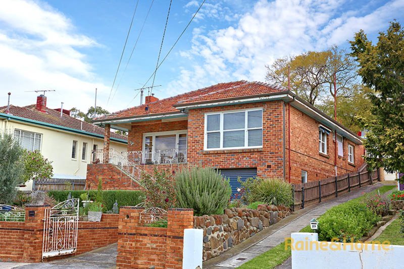 27 Hillside Crescent, Maribyrnong VIC 3032