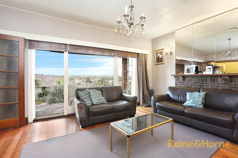 Photo - 27 Hillside Crescent, Maribyrnong VIC 3032 - Image 2