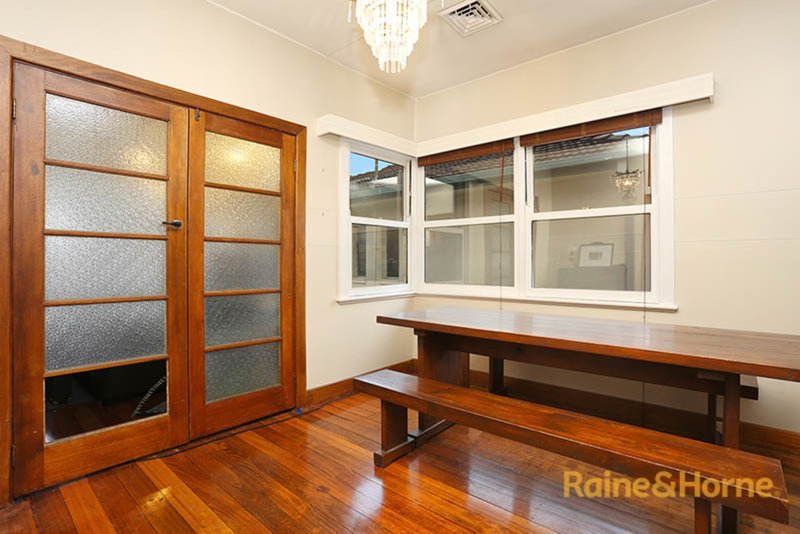 Photo - 27 Hillside Crescent, Maribyrnong VIC 3032 - Image 3