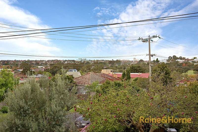 Photo - 27 Hillside Crescent, Maribyrnong VIC 3032 - Image 7