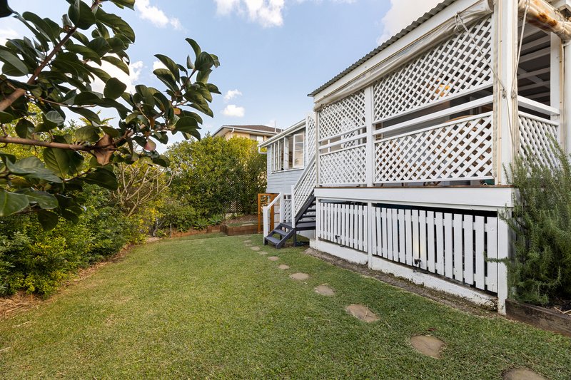 Photo - 27 Hilltop Avenue, Chermside QLD 4032 - Image 17