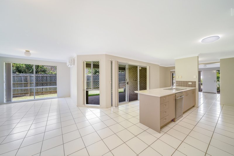 Photo - 27 Hinterland Crescent, Algester QLD 4115 - Image 7