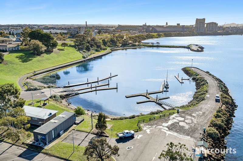 Photo - 27 Holden Avenue, Rippleside VIC 3215 - Image 9