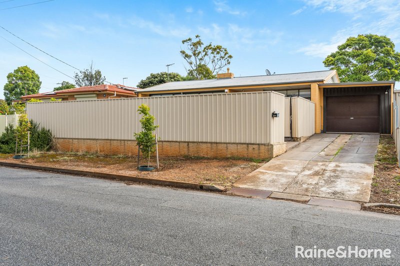 Photo - 27 Holly Rise, Hackham West SA 5163 - Image 2