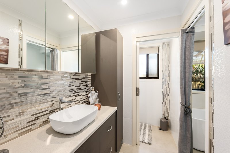 Photo - 27 Hollydeen Avenue, Raymond Terrace NSW 2324 - Image 10