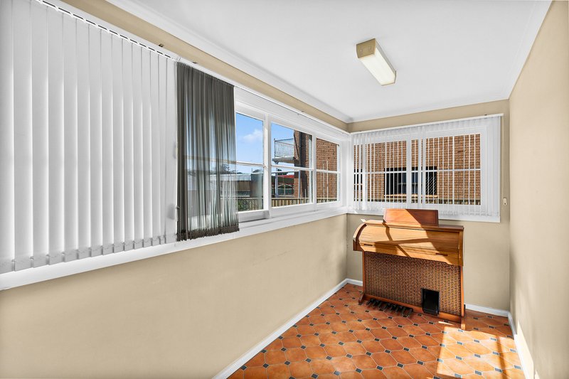 Photo - 27 Hoskins Avenue, Warrawong NSW 2502 - Image 5