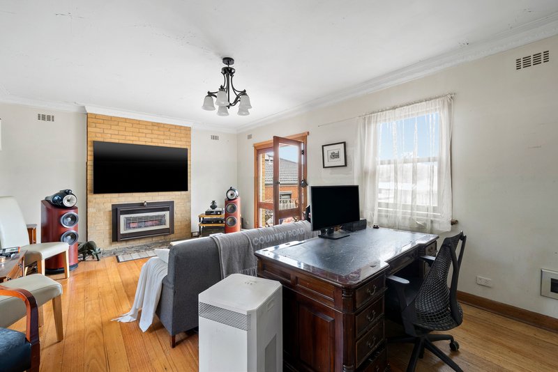 Photo - 27 Hunter Street, Glen Waverley VIC 3150 - Image 2