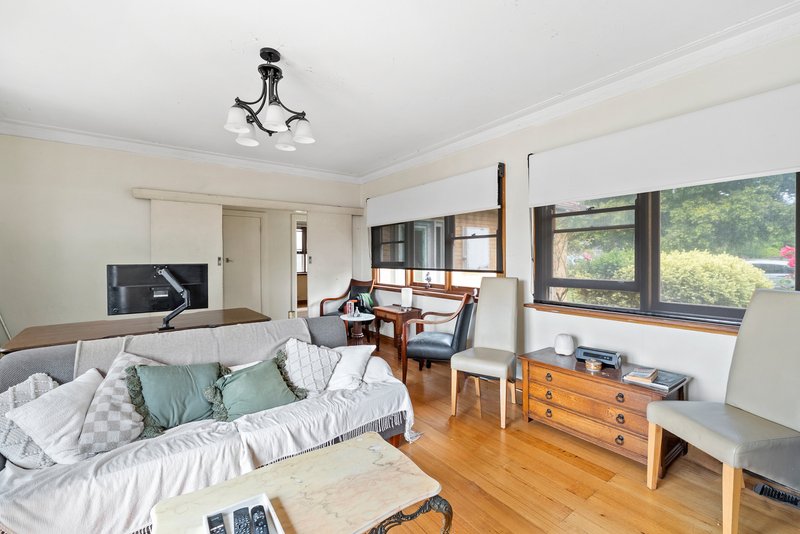 Photo - 27 Hunter Street, Glen Waverley VIC 3150 - Image 3