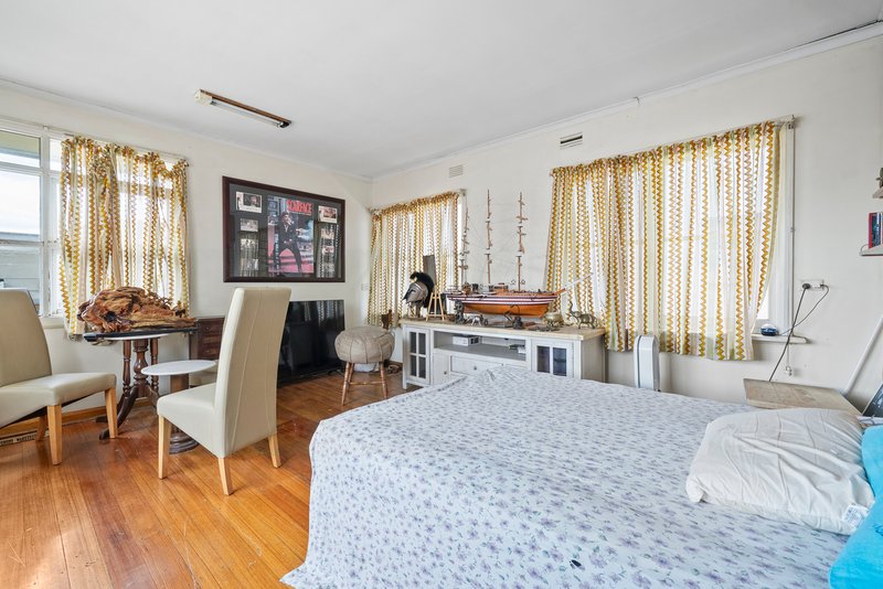 Photo - 27 Hunter Street, Glen Waverley VIC 3150 - Image 7