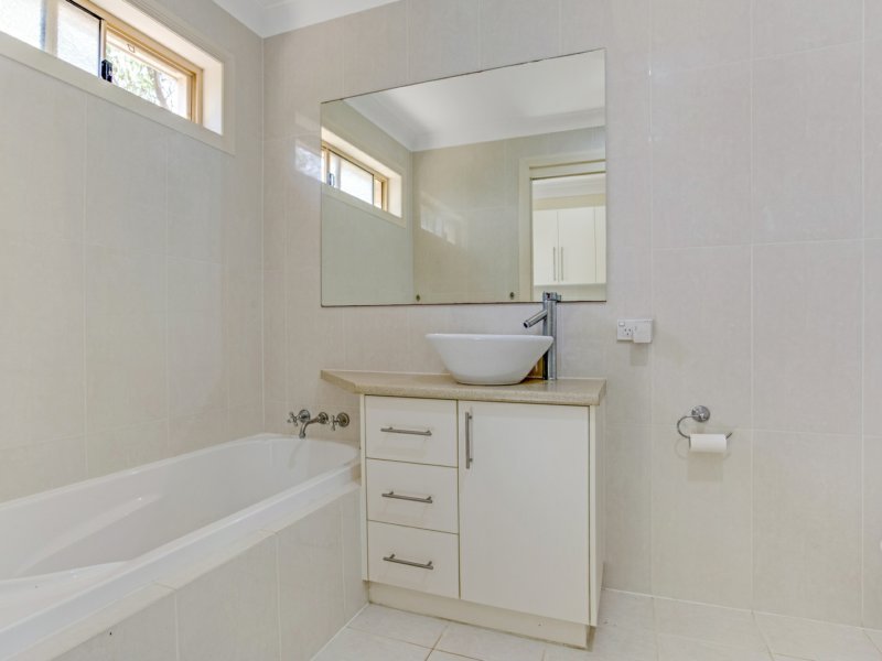 Photo - 27 Inverness Court, Nerang QLD 4211 - Image 12