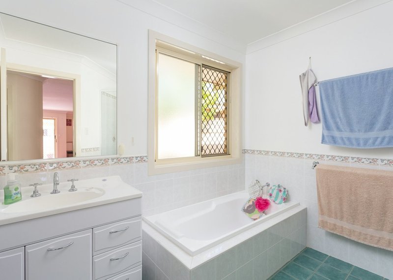 Photo - 27 Ivy Crescent, Old Bar NSW 2430 - Image 8