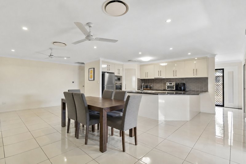 Photo - 27 Jamie Crescent, Gracemere QLD 4702 - Image 3