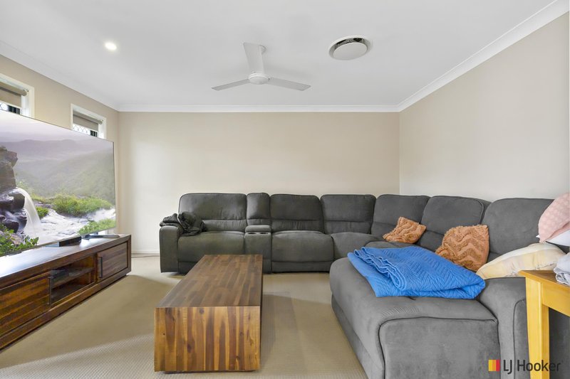 Photo - 27 Jamie Crescent, Gracemere QLD 4702 - Image 5