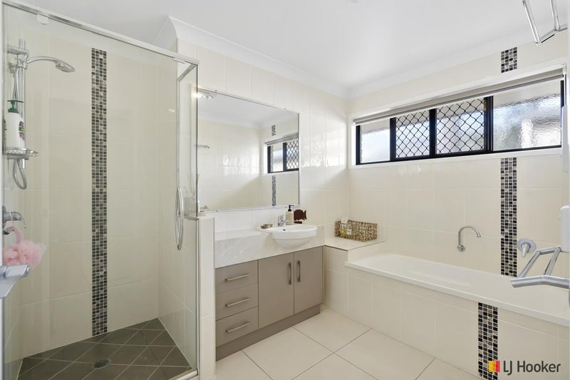 Photo - 27 Jamie Crescent, Gracemere QLD 4702 - Image 6