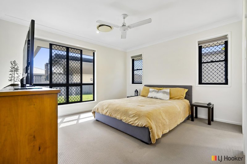 Photo - 27 Jamie Crescent, Gracemere QLD 4702 - Image 7