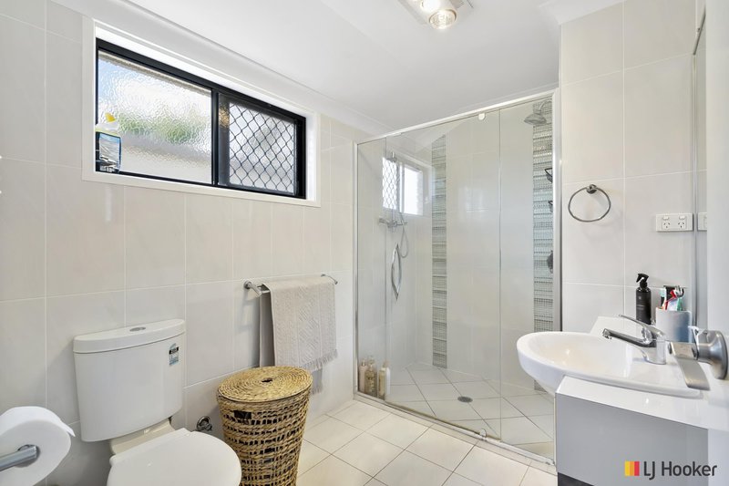 Photo - 27 Jamie Crescent, Gracemere QLD 4702 - Image 8