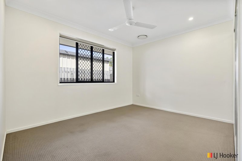 Photo - 27 Jamie Crescent, Gracemere QLD 4702 - Image 10