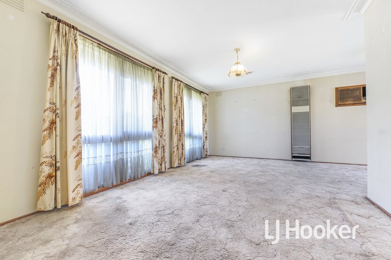 Photo - 27 Jeffrey Street, Hampton Park VIC 3976 - Image 3