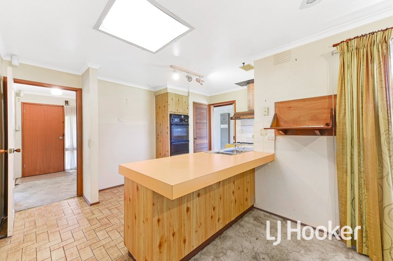 Photo - 27 Jeffrey Street, Hampton Park VIC 3976 - Image 5