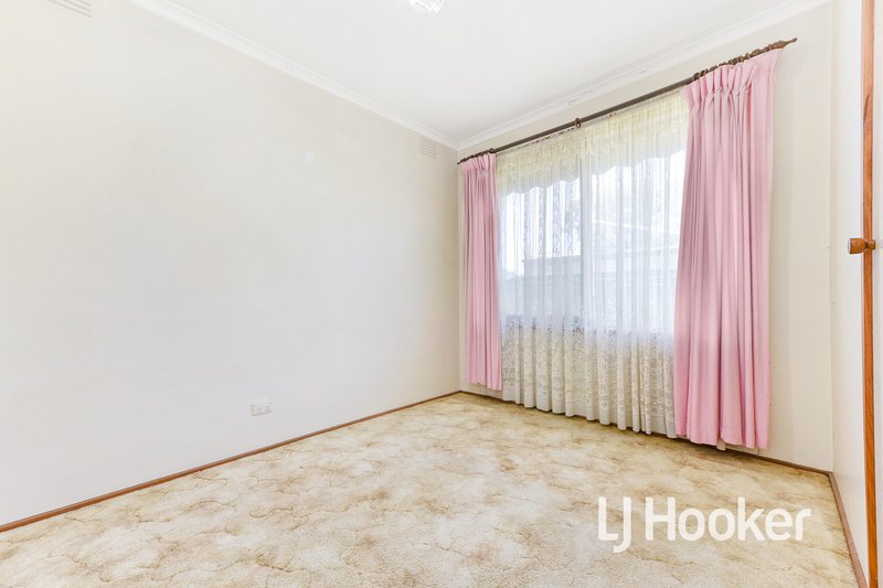 Photo - 27 Jeffrey Street, Hampton Park VIC 3976 - Image 9