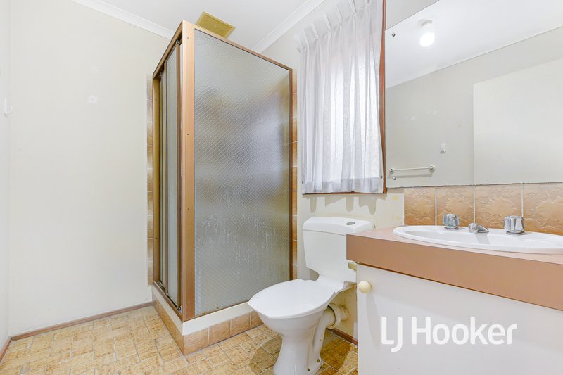 Photo - 27 Jeffrey Street, Hampton Park VIC 3976 - Image 11