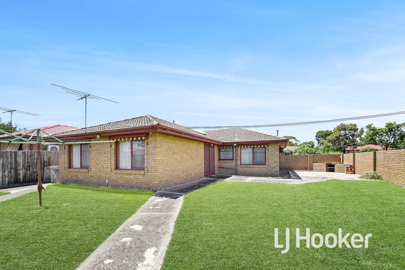 Photo - 27 Jeffrey Street, Hampton Park VIC 3976 - Image 12